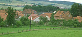 kleines Dorf auf dem Land