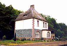 Schön renovierter Bahnhof in total abgelegenem Dorf