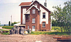 sehr ungewhnlich gebauter Bahnhof