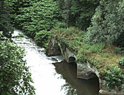 Fischbachtal, Ablaufberbauung einer frheren Gromhle