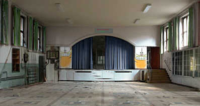 Ehemaliger Theatersaal / Aula der Schule